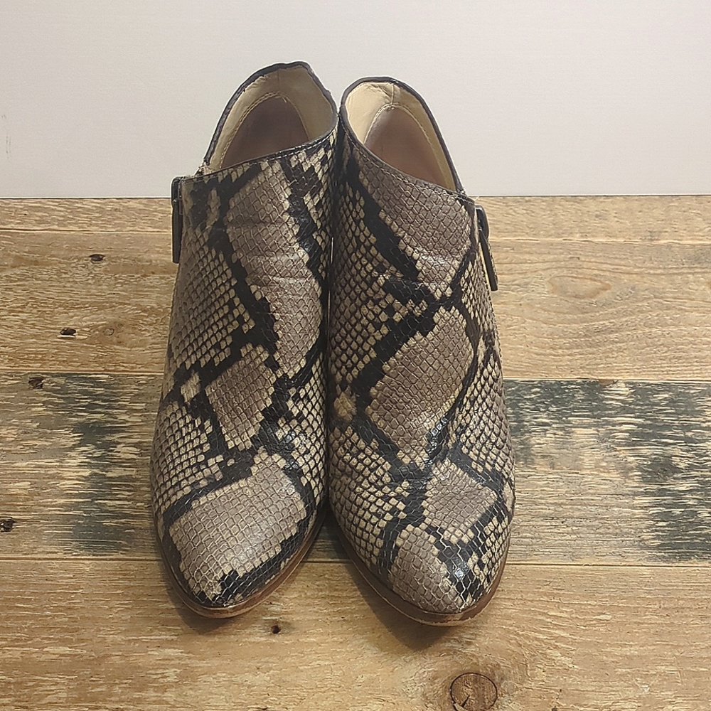 1 State Leather Faux Snakeskin  Boots Sz 7.5